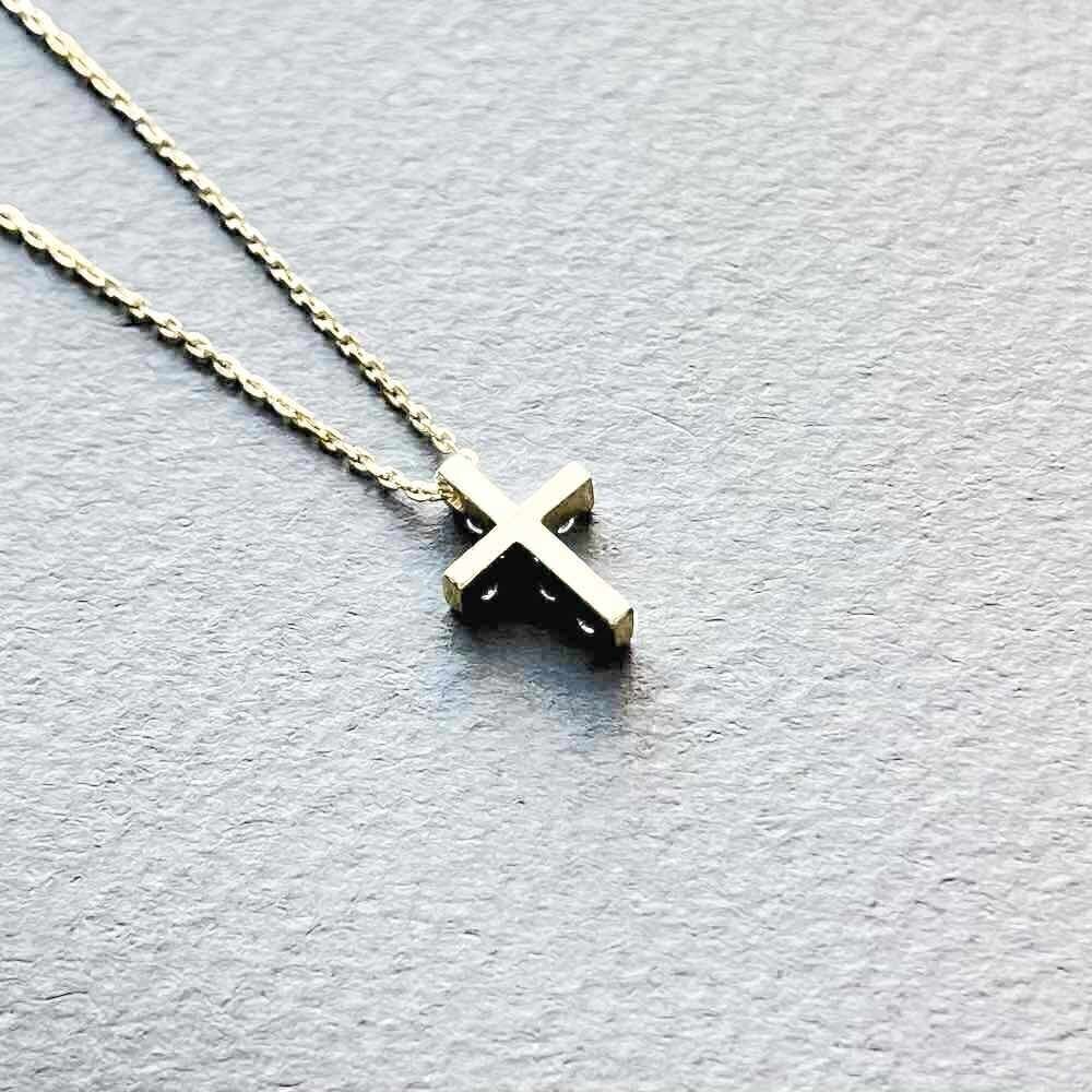 Купить Крест из желтого золота "Спаси и Сохрани" с бриллиантами на цепочке (41427)