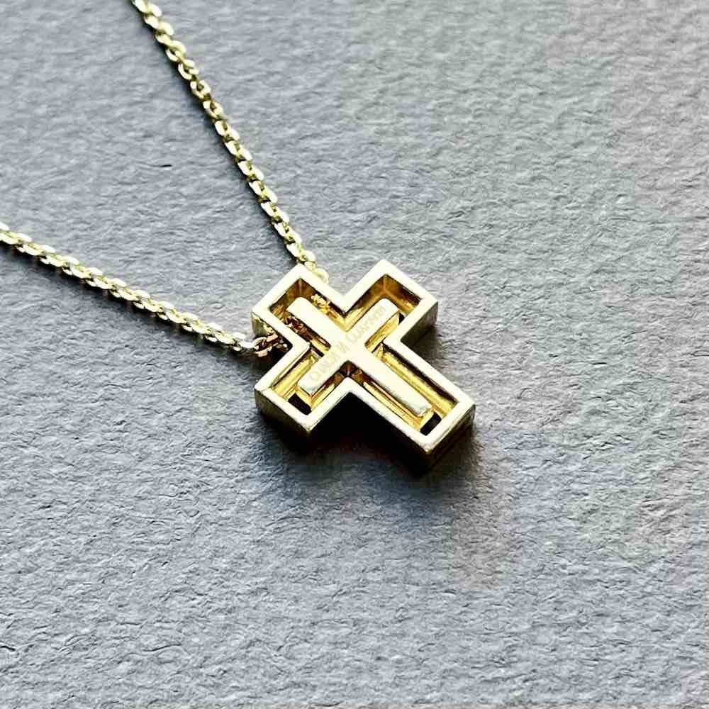 Купить Крест из желтого золота "Спаси и Сохрани" с бриллиантами на цепочке (41345)