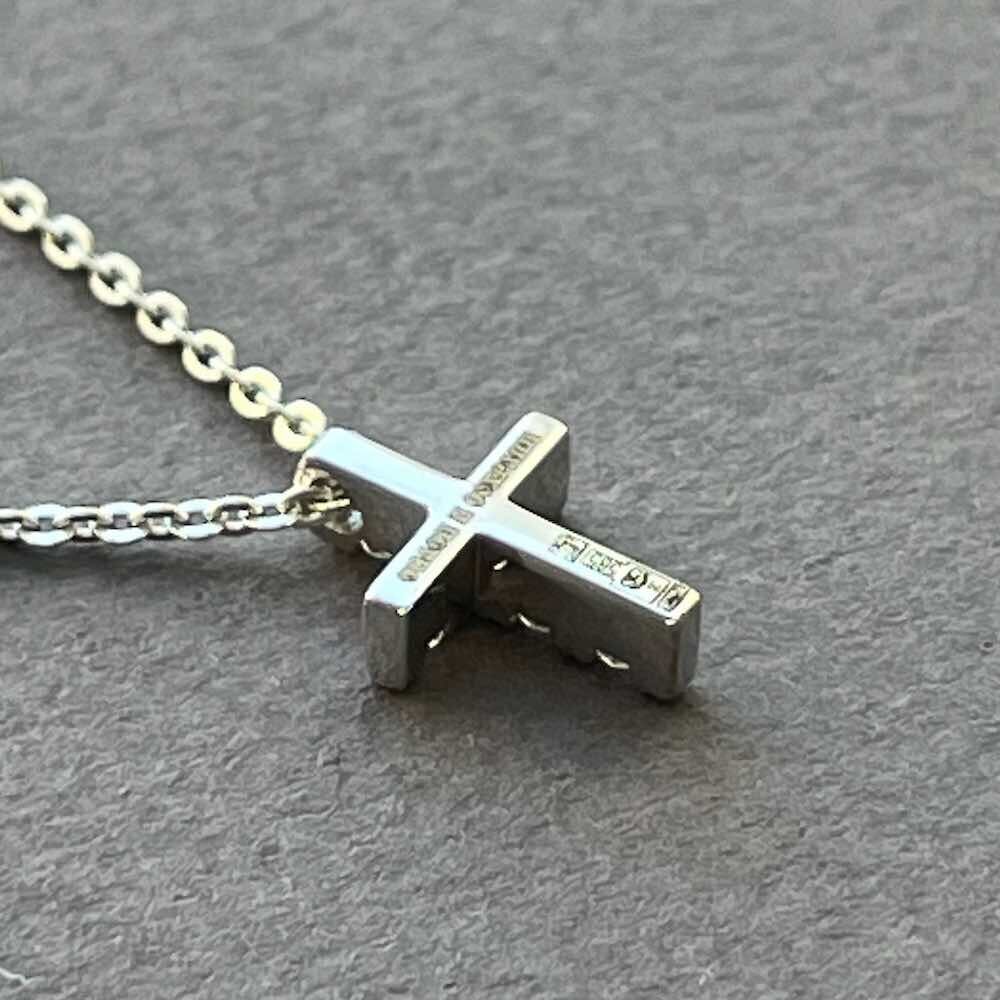Купить Крест из белого золота "Спаси и Сохрани" с бриллиантами на цепочке (41580)