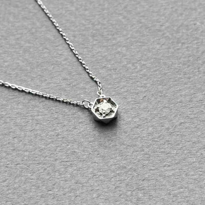 картинка Подвеска из белого золота с бриллиантами на цепочке (51101) 