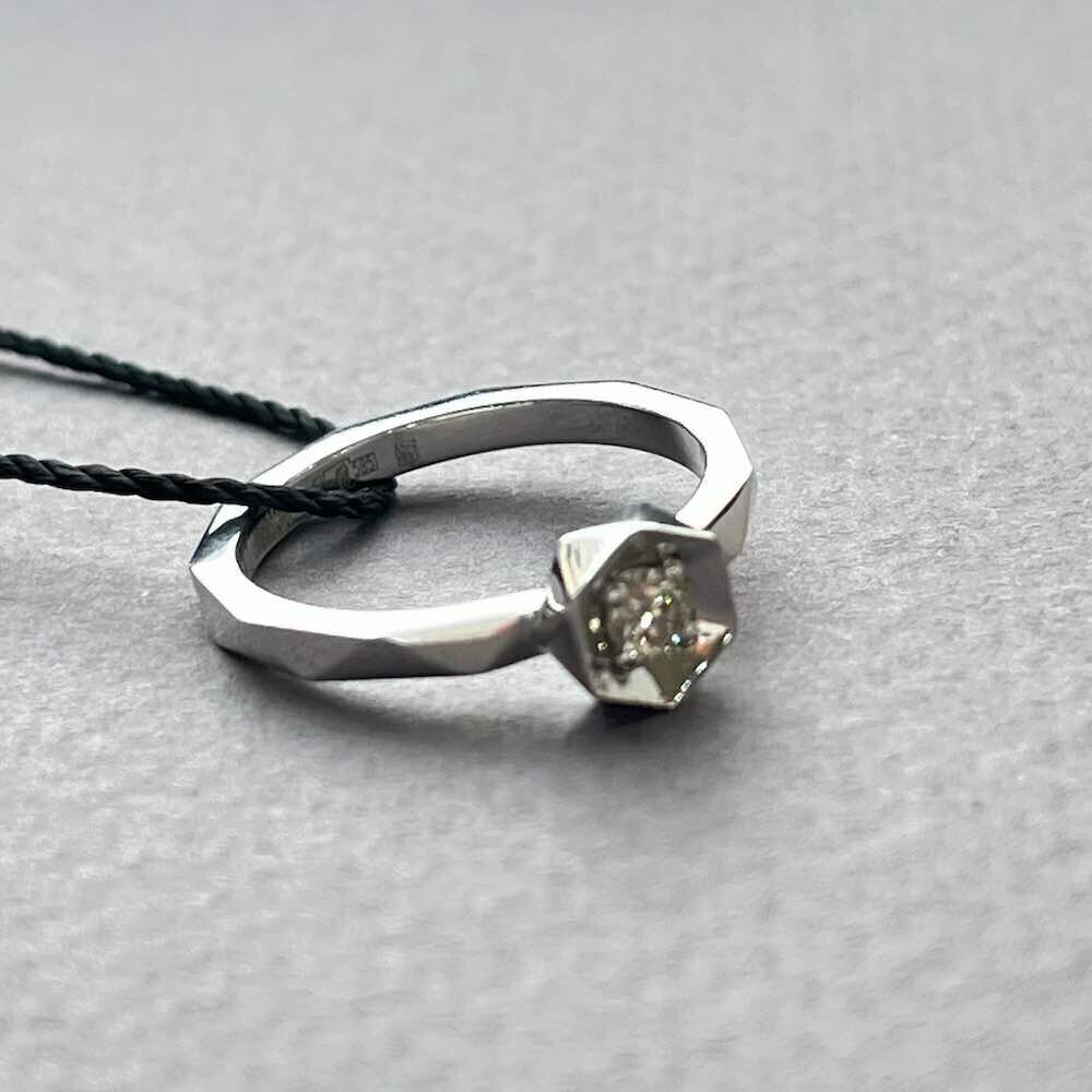 Купить Кольцо из белого золота с бриллиантами (31050)