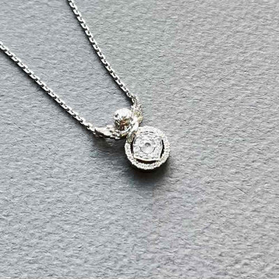 картинка Образ из белого золота "Ангелок" с бриллиантами на цепочке (51076) 