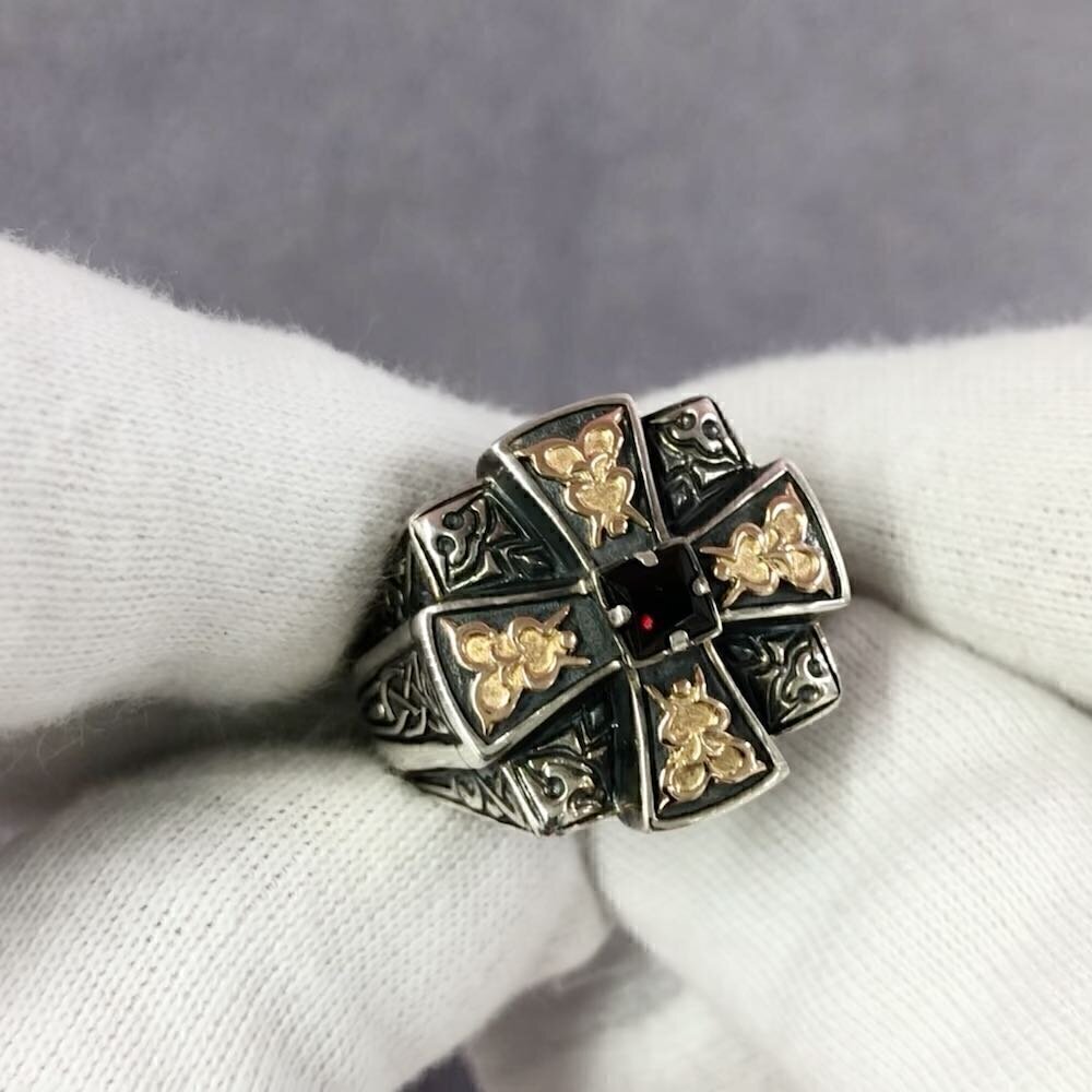 Купить Кольцо из серебра "Апостол" с гранатом (32233)