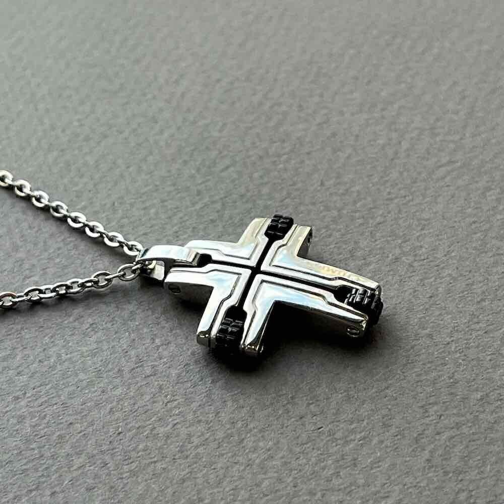 Купить Колье из стали с подвеской в виде креста с сапфиром (43008)