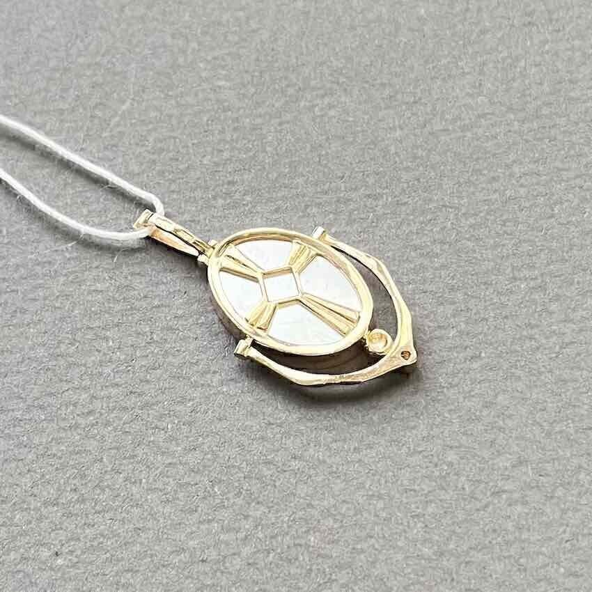 Купить Образ из красного золота "Святой Николай Чудотворец" с бриллиантом (51049)