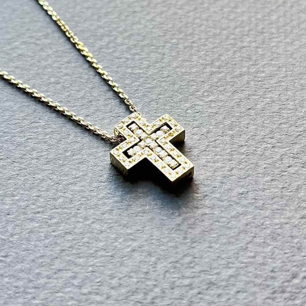 Купить Крест из желтого золота "Спаси и Сохрани" с бриллиантами на цепочке (41345)