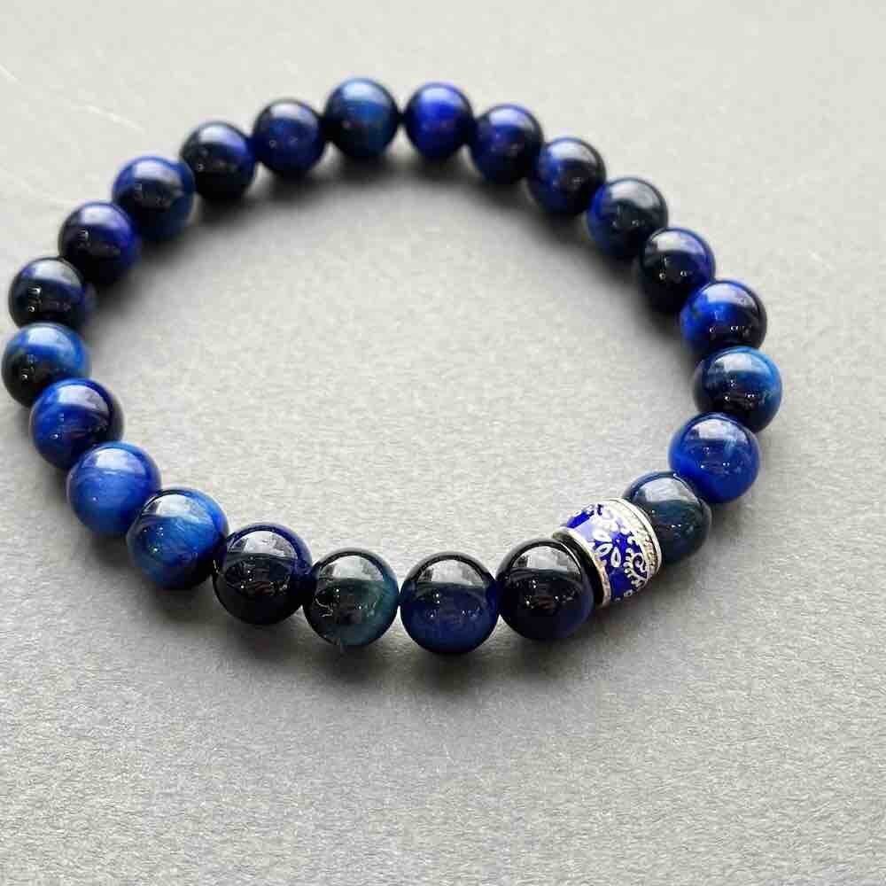 Купить Браслет из тигрового глаза "Кобальт" с бусиной из серебра (12237)