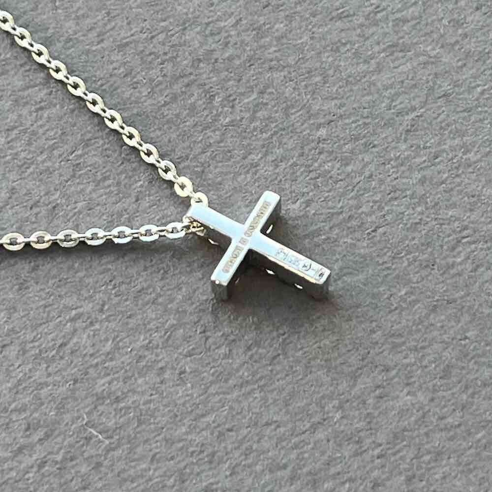 Купить Крест из белого золота "Спаси и Сохрани" с бриллиантами на цепочке (41580)