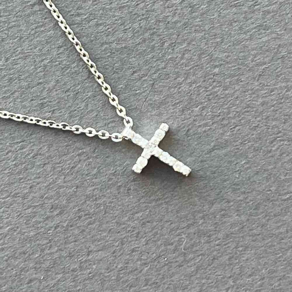 Купить Крест из белого золота "Спаси и Сохрани" с бриллиантами на цепочке (41580)