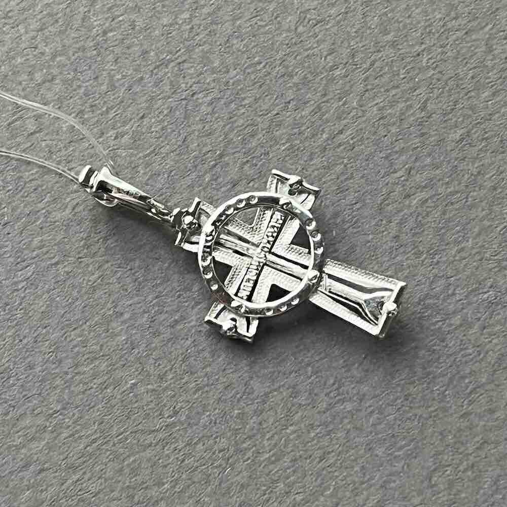 Купить Крест из белого золота "Спаси и Сохрани" с бриллиантами (41538)