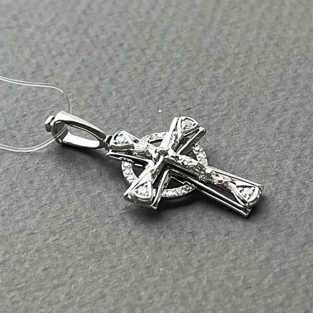 Купить Крест из белого золота "Спаси и Сохрани" с бриллиантами (41538)