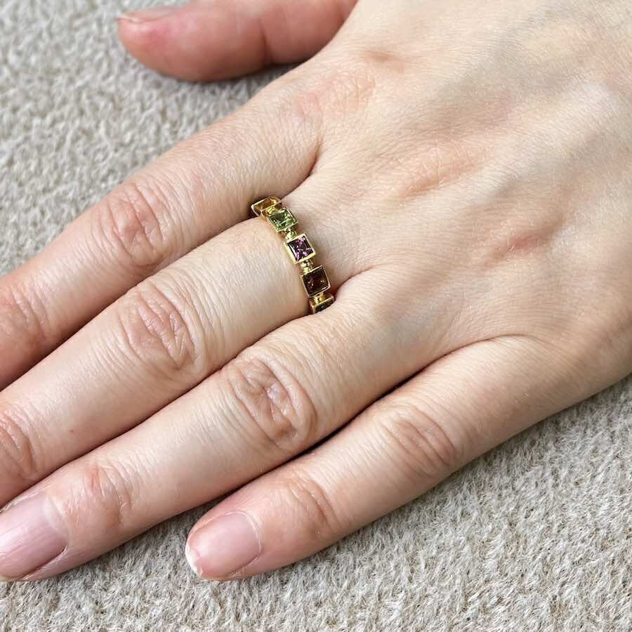 Купить Кольцо из желтого золота "Спаси и Сохрани" с камнями (31048)