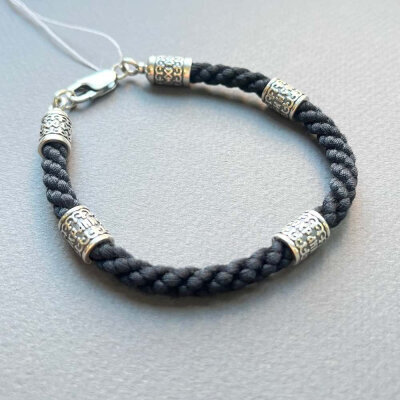 картинка Браслет из шнурка и серебра "Спаси и Сохрани" (12257) 