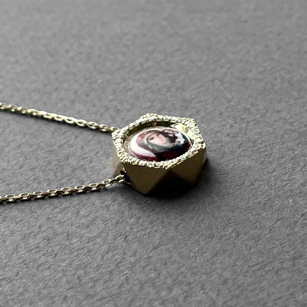 Купить Образ из желтого золота "Божия Матерь Казанская" с бриллиантами на цепочке (51122)