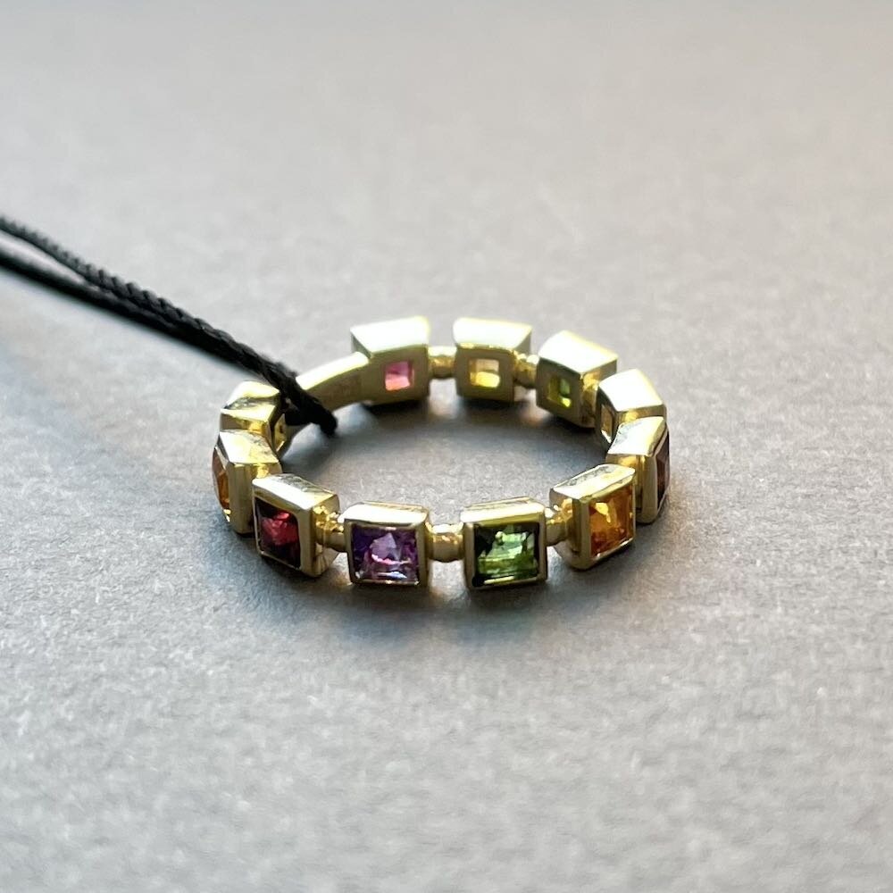 Купить Кольцо из желтого золота "Спаси и Сохрани" с камнями (31048)