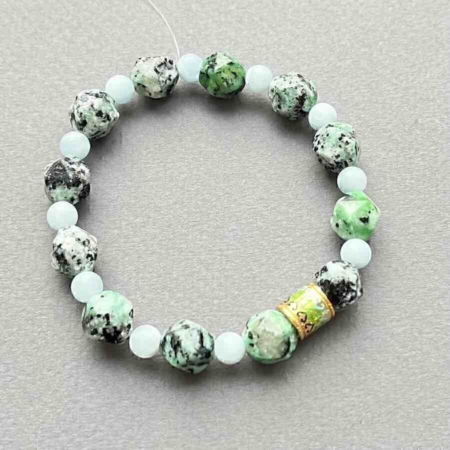 Купить Браслет из яшмы и аквамарина "Горский" с бусиной из серебра (12235)