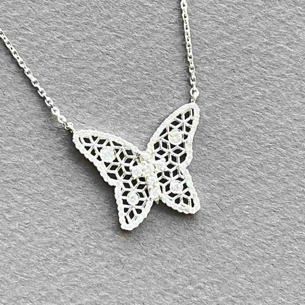 Купить Подвеска из белого золота "Бабочка" с бриллиантами на цепочке (51108)