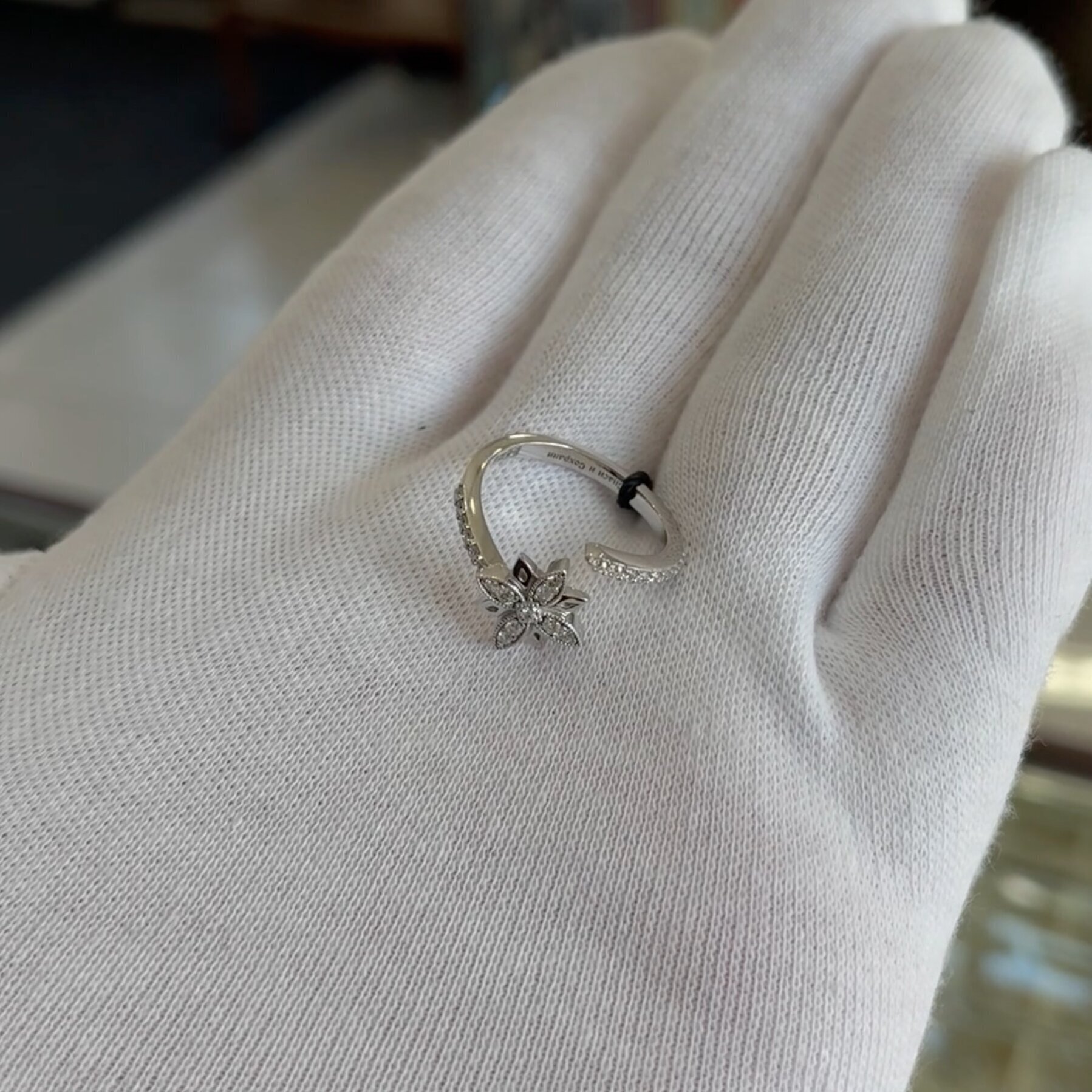 Купить Кольцо из белого золота "Спаси и Сохрани" с бриллиантами (31047)