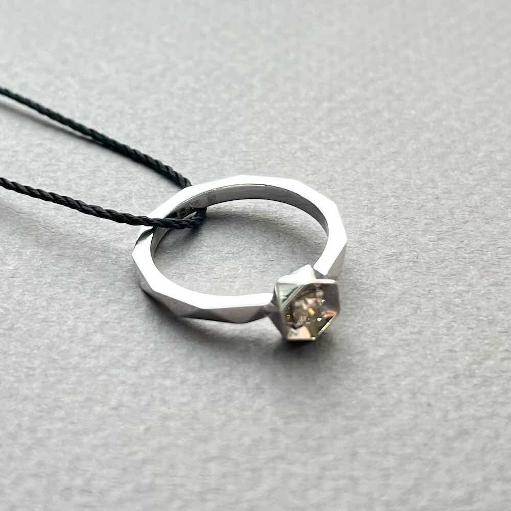 Купить Кольцо из белого золота с бриллиантами (31050)