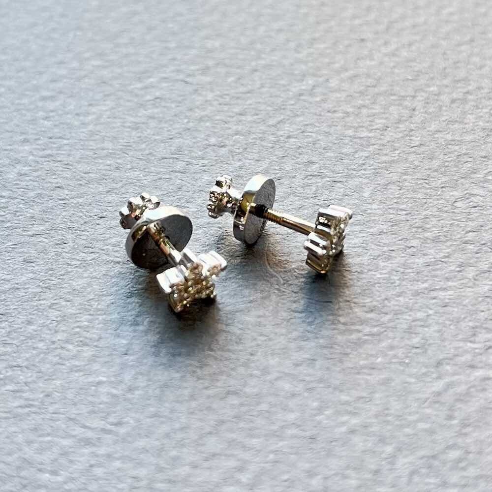 Купить Пусеты из белого золота с бриллиантами (71016)