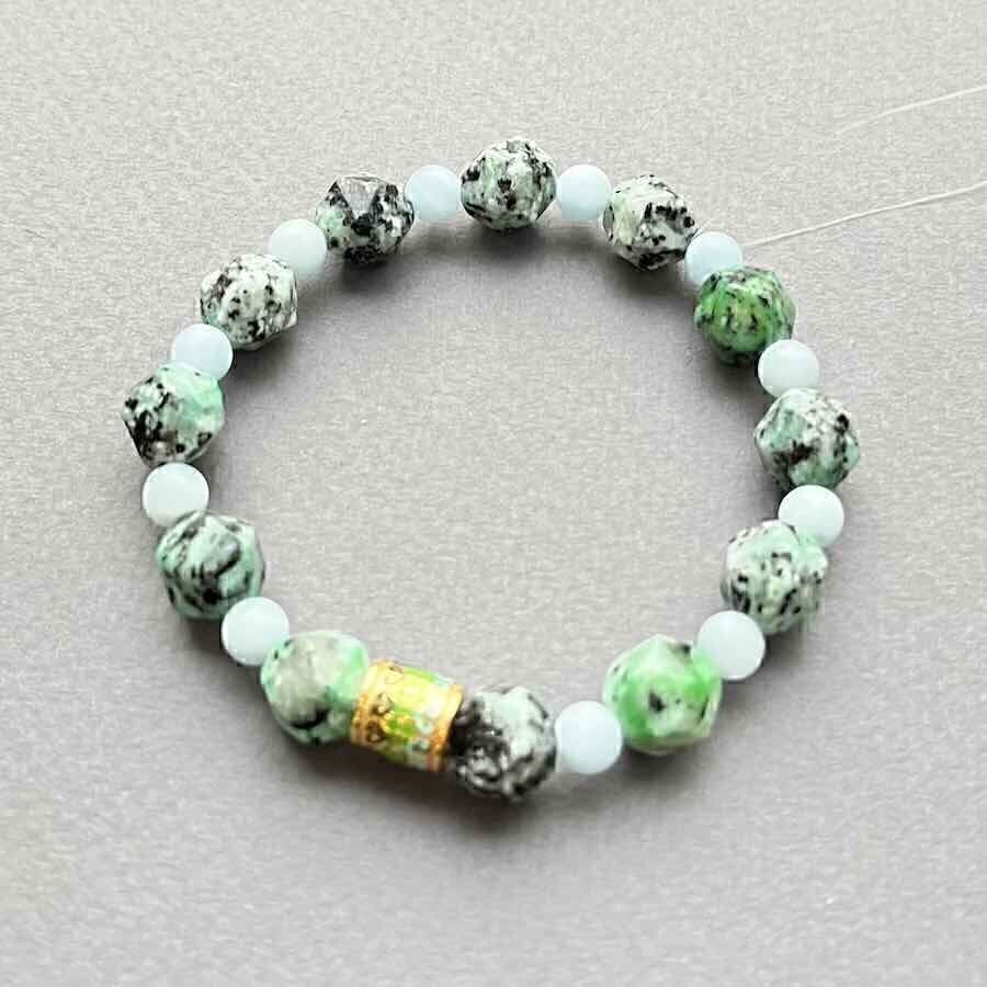 Купить Браслет из яшмы и аквамарина "Горский" с бусиной из серебра (12235)