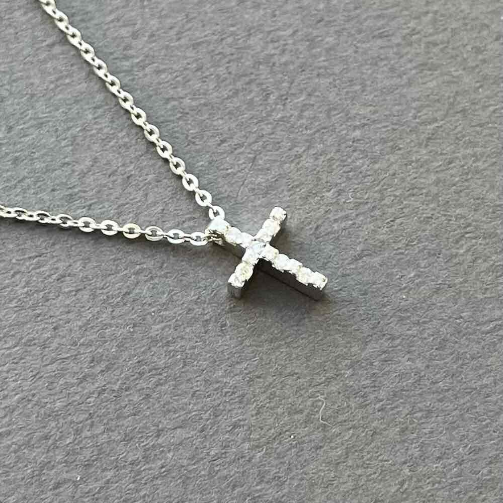 Купить Крест из белого золота "Спаси и Сохрани" с бриллиантами на цепочке (41580)