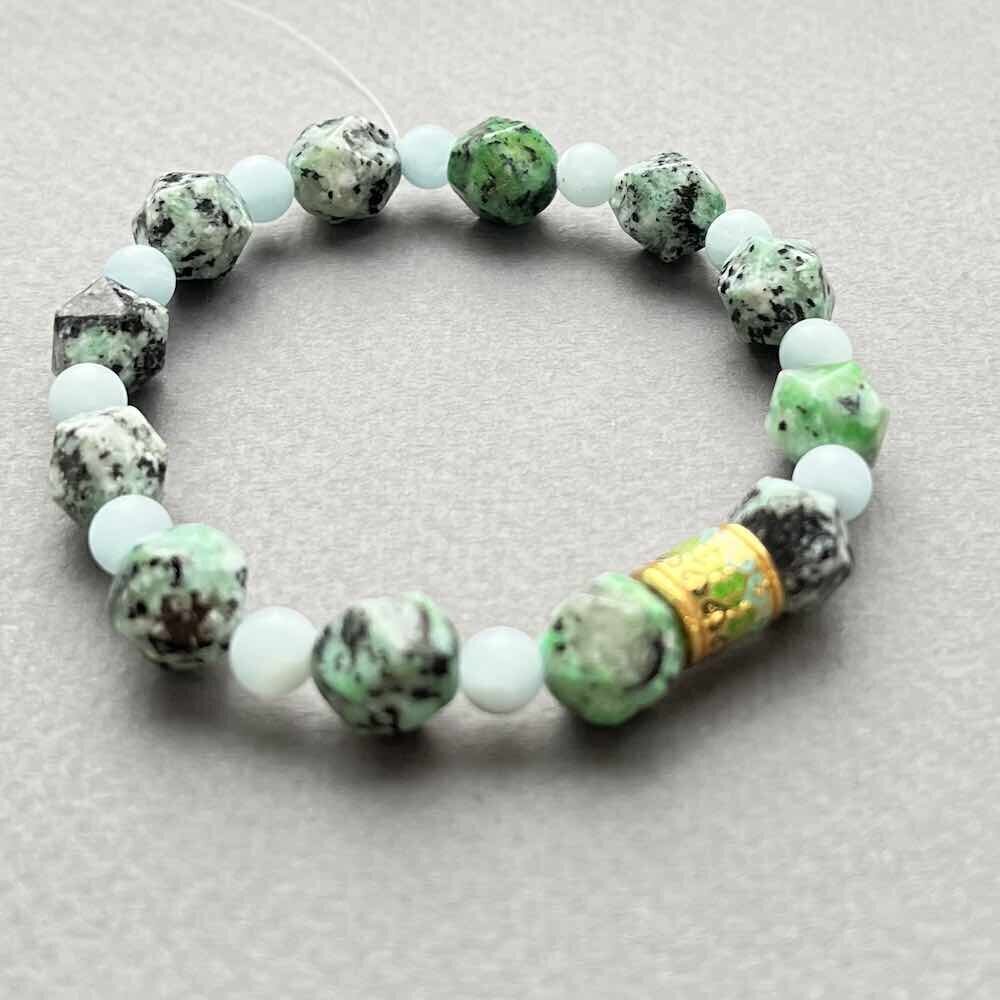 Купить Браслет из яшмы и аквамарина "Горский" с бусиной из серебра (12235)