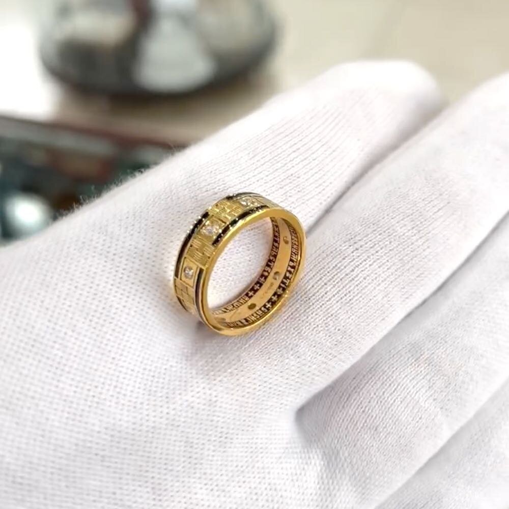 Купить Кольцо из серебра "Молитва кресту" с фианитами (32323)