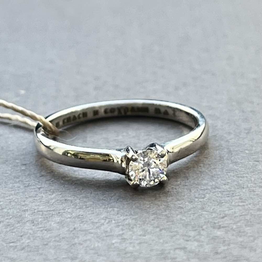 Купить Кольцо из белого золота "Спаси и Сохрани" с бриллиантом (31004)