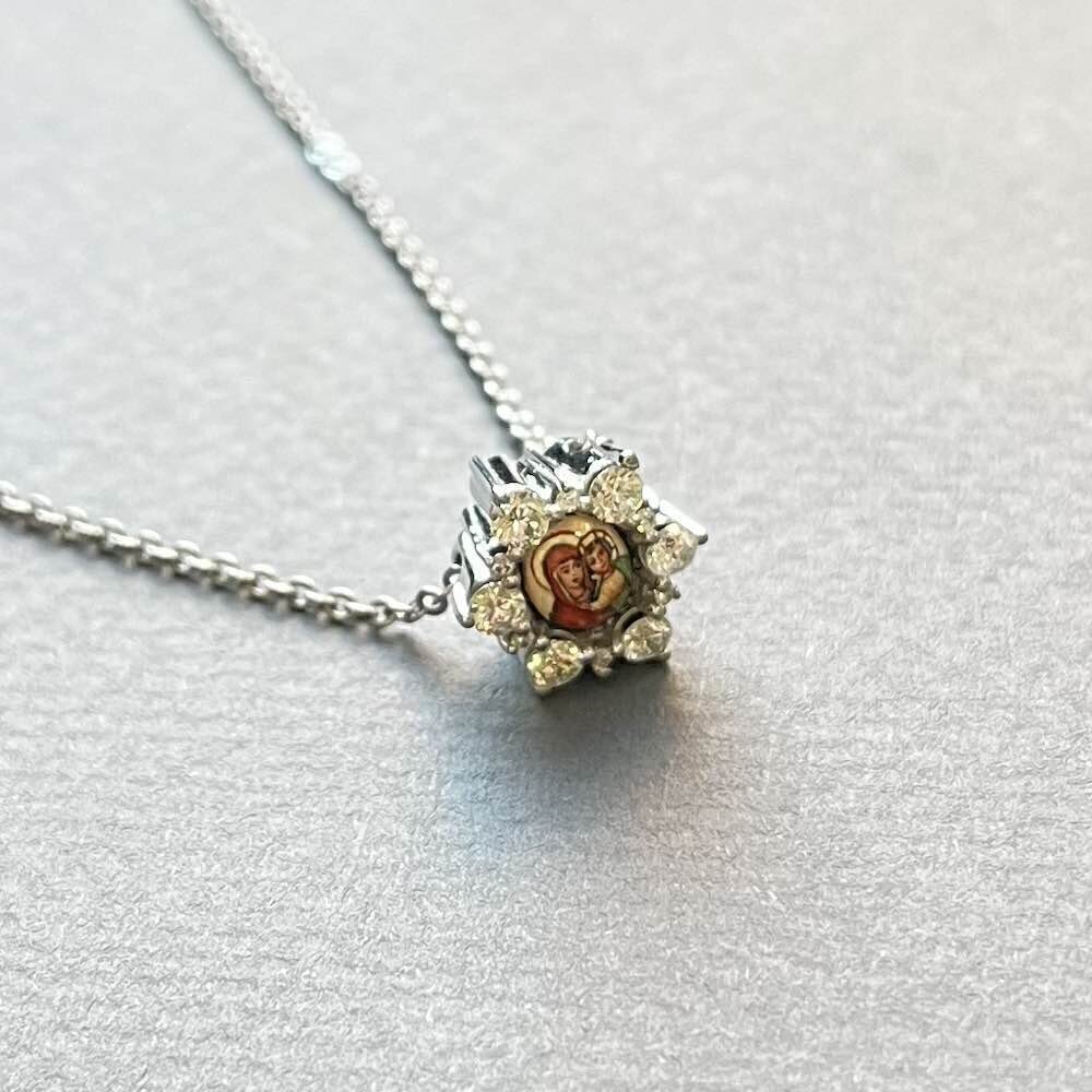 Купить Образ из белого золота "Божия Матерь Казанская" с бриллиантами на цепочке (51070)