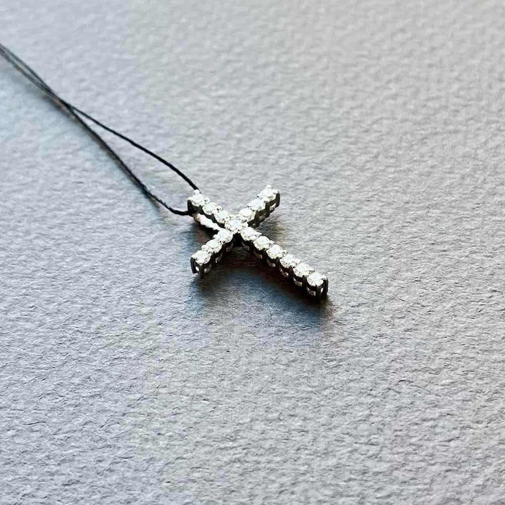 Купить Крест из белого золота "Спаси и Сохрани" с бриллиантами (41224)