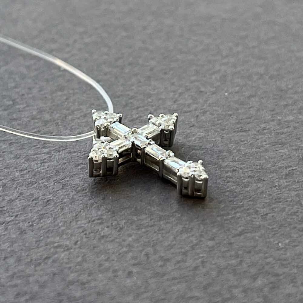 Купить Крест из белого золота "Спаси и Сохрани" с бриллиантами (41579)