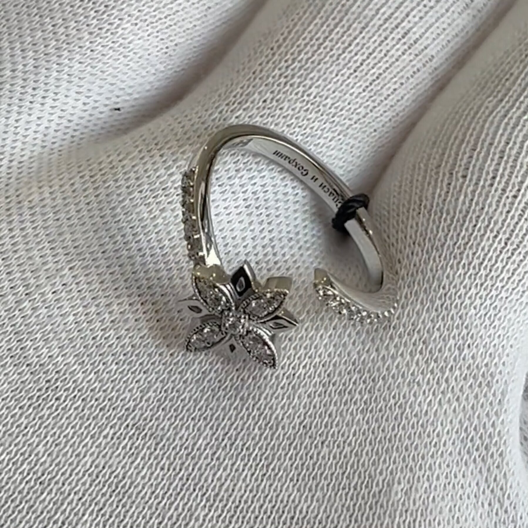 Купить Кольцо из белого золота "Спаси и Сохрани" с бриллиантами (31047)