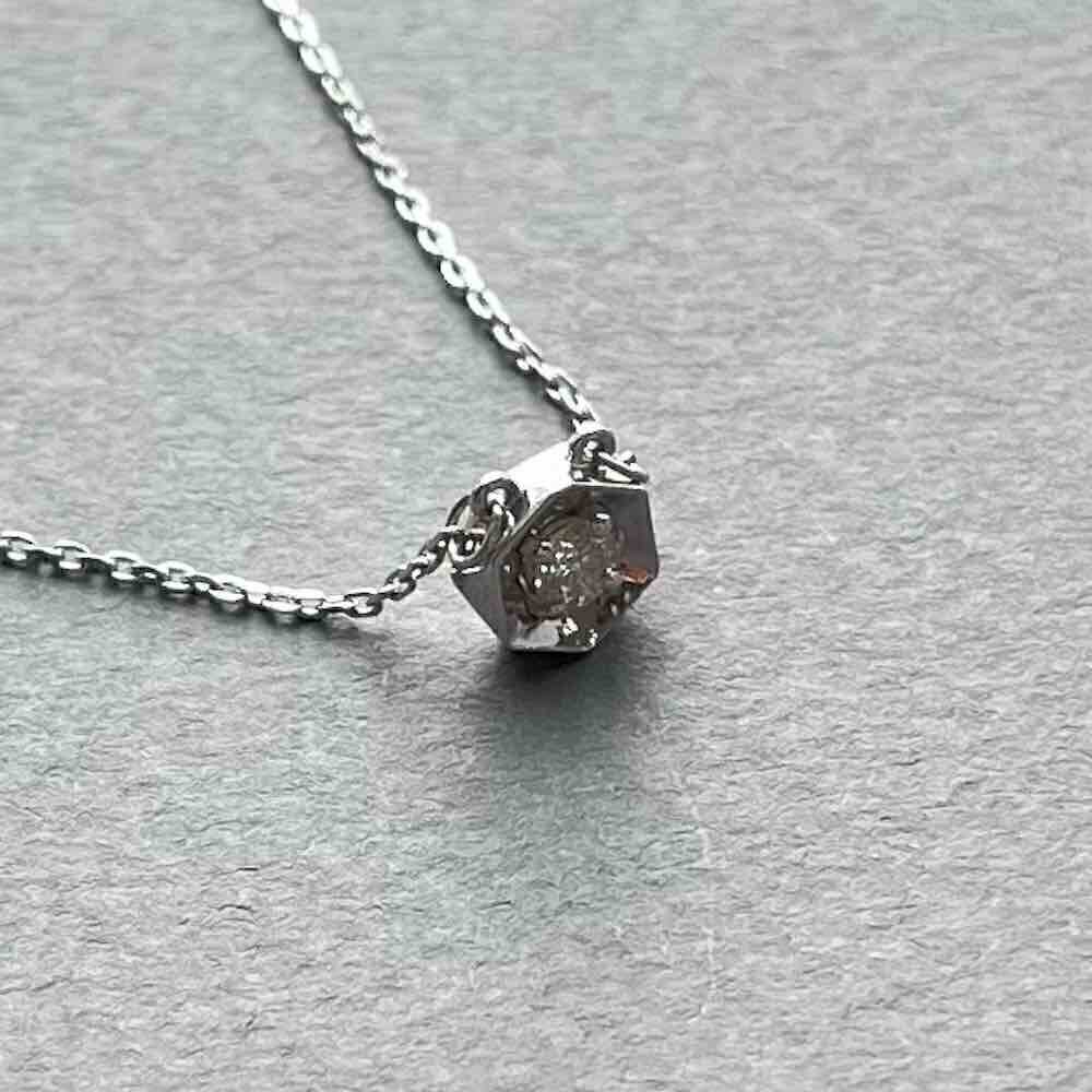 Купить Подвеска из белого золота с бриллиантами на цепочке (51101)