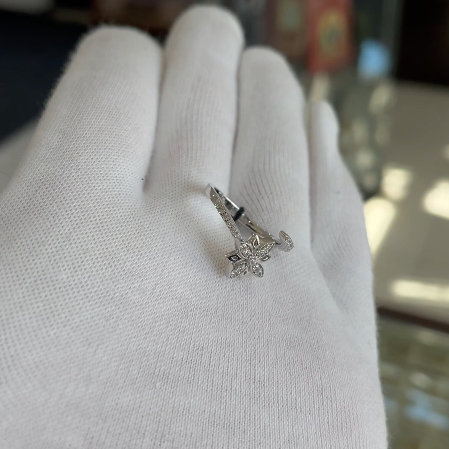 Купить Кольцо из белого золота "Спаси и Сохрани" с бриллиантами (31047)