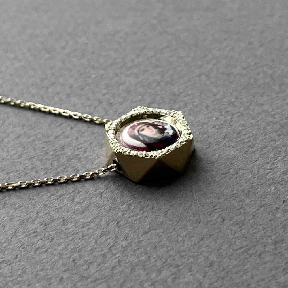 Купить Образ из желтого золота "Божия Матерь Казанская" с бриллиантами на цепочке (51122)